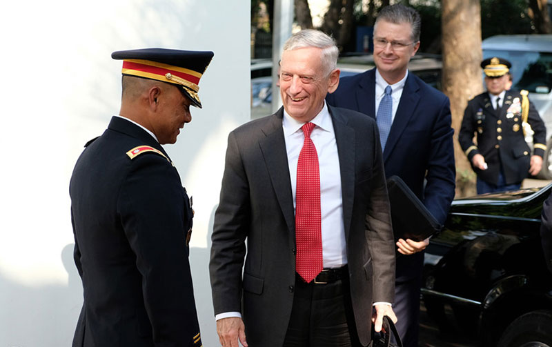 Những hình ảnh đầu tiên của Bộ trưởng Quốc phòng Mỹ tại Việt Nam